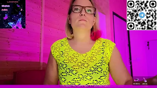 EVAshinyGIRL online show from 02/13/25, 11:39