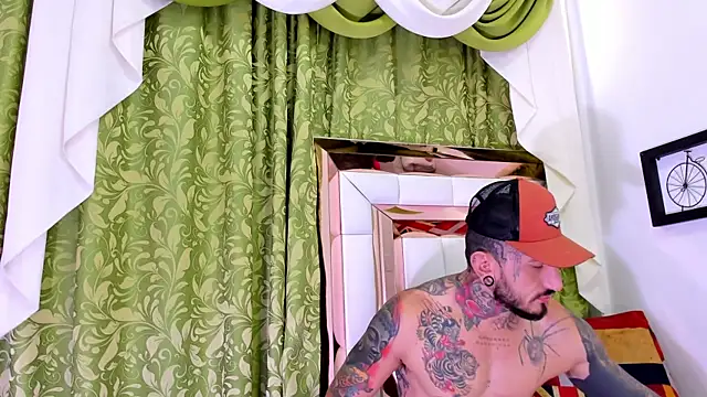 dilan scootk  online show from 11/04/25, 07:13