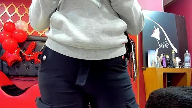 Snapshot of Mistressviictoria chatting on 02/05/25, 11:23 Mistressviictoria online show from 02/05/25, 11:23