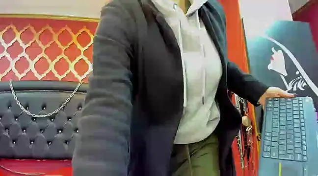 Snapshot of Mistressviictoria chatting on 03/13/25, 11:30 Mistressviictoria online show from 03/13/25, 11:30