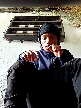 Snapshot of slimmydaddy69 chatting on 03/12/26, 12:33 slimmydaddy69 online show from 03/12/26, 12:33