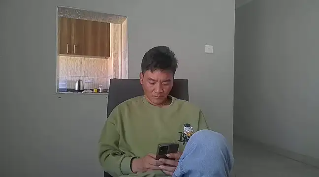 Snapshot of kisstoyousoon2024 chatting on 12/04/24, 07:28 kisstoyousoon2024 online show from 12/04/24, 07:28