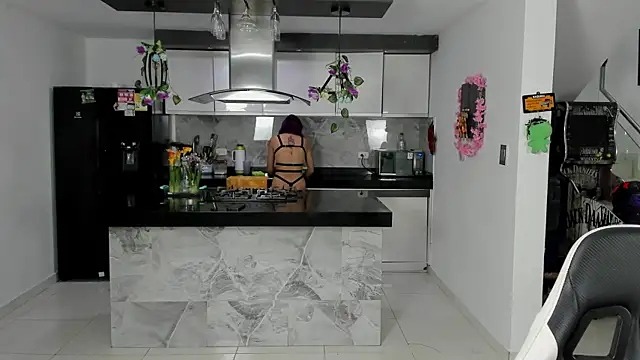 Snapshot of vicky_wendy_hot_sexx chatting on 06/11/26, 05:27 vicky wendy hot sexx online show from 06/11/26, 05:27