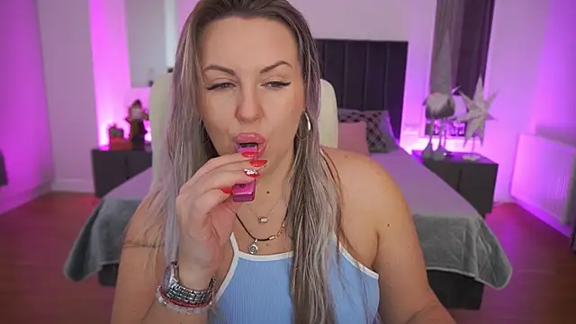 KiraCandyS online show from 01/05/26, 09:18