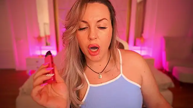 KiraCandyS online show from 02/08/26, 10:13