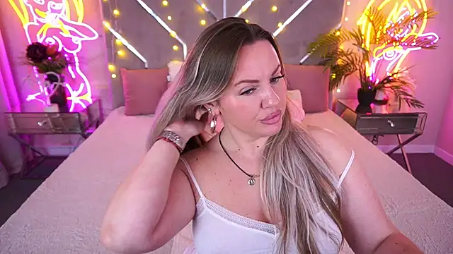 KiraCandyS online show from 04/26/26, 07:44