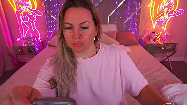 KiraCandyS online show from 05/19/26, 10:49