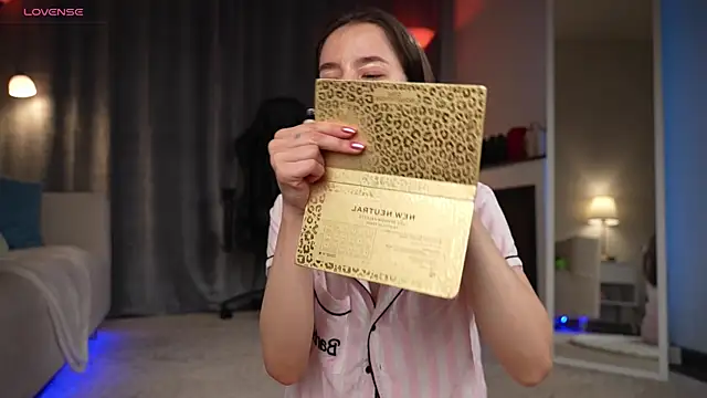 Amely Young online show from 10/10/25, 12:42