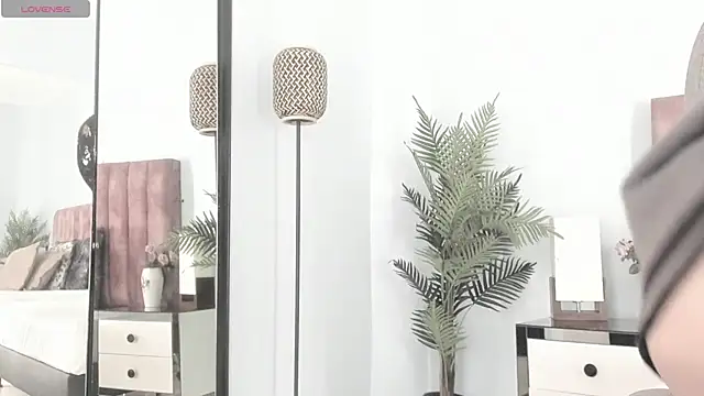 celestica rose online show from 07/08/26, 11:09