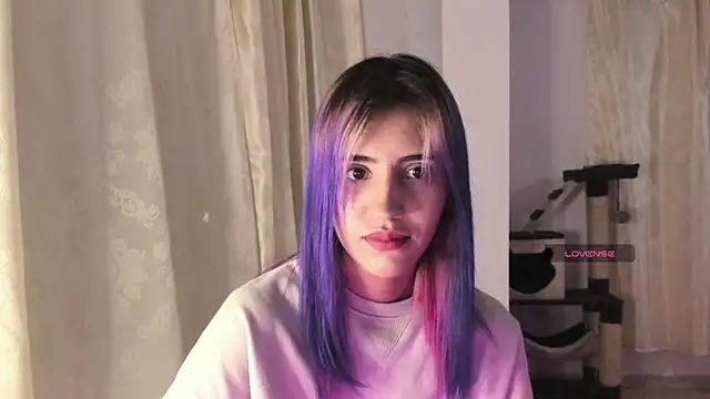 Snapshot of linnie_ chatting on 12/12/24, 08:14 linnie  online show from 12/12/24, 08:14