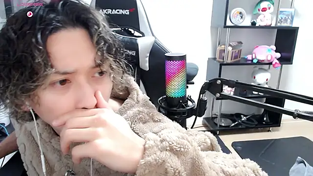 Snapshot of Shizukuu chatting on 03/15/25, 12:13 Shizukuu online show from 03/15/25, 12:13