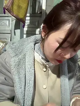 Snapshot of Hellen_111 chatting on 02/19/25, 10:34 Hellen 111 online show from 02/19/25, 10:34