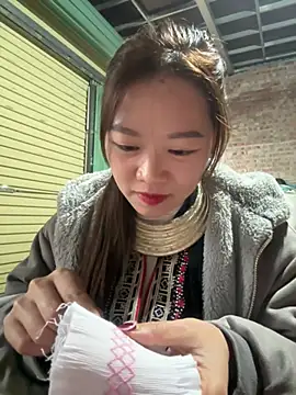 Snapshot of Hellen_111 chatting on 02/25/25, 09:42 Hellen 111 online show from 02/25/25, 09:42