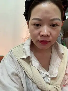 Snapshot of Hellen_111 chatting on 03/15/25, 03:18 Hellen 111 online show from 03/15/25, 03:18