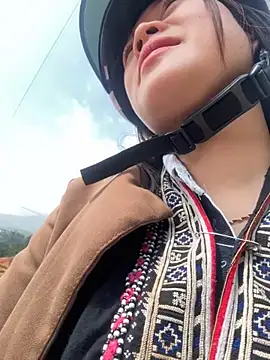 Snapshot of Hellen_111 chatting on 10/12/25, 03:16 Hellen 111 online show from 10/12/25, 03:16