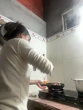 Snapshot of Hellen_111 chatting on 11/02/25, 11:01 Hellen 111 online show from 11/02/25, 11:01