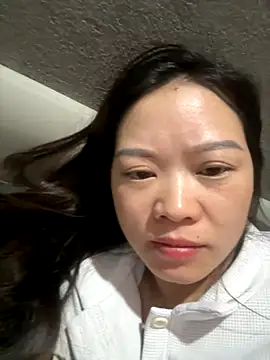 Snapshot of Hellen_111 chatting on 11/02/25, 11:51 Hellen 111 online show from 11/02/25, 11:51