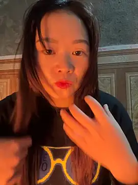 Snapshot of Hellen_111 chatting on 11/06/25, 02:12 Hellen 111 online show from 11/06/25, 02:12