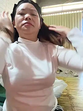 Snapshot of Hellen_111 chatting on 11/28/25, 03:42 Hellen 111 online show from 11/28/25, 03:42