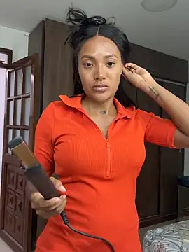 Snapshot of KyaraMiller chatting on 02/20/26, 08:31 KyaraMiller online show from 02/20/26, 08:31