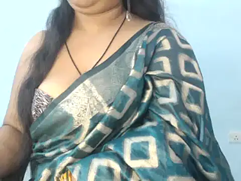 Snapshot of sapna-ji chatting on 12/16/24, 05:38 sapna-ji online show from 12/16/24, 05:38