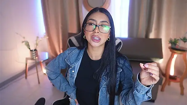 Sara albrecht online show from 02/24/25, 04:15