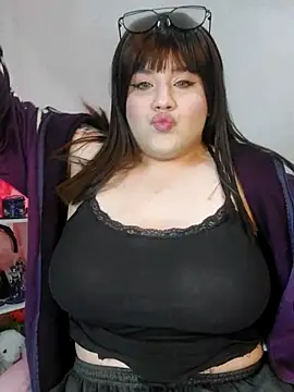 ItsNaiixa online show from 10/11/25, 10:41