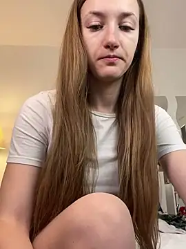 Snapshot of KateRedgar chatting on 03/15/25, 03:27 KateRedgar online show from 03/15/25, 03:27