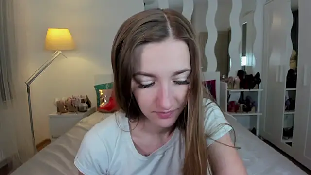 Snapshot of KateRedgar chatting on 03/18/25, 04:48 KateRedgar online show from 03/18/25, 04:48