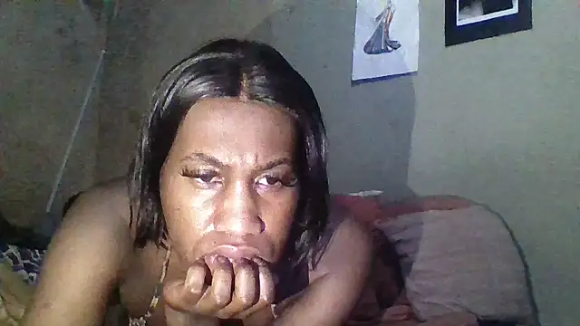 Snapshot of Moorella1 chatting on 09/16/25, 04:35 Moorella1 online show from 09/16/25, 04:35