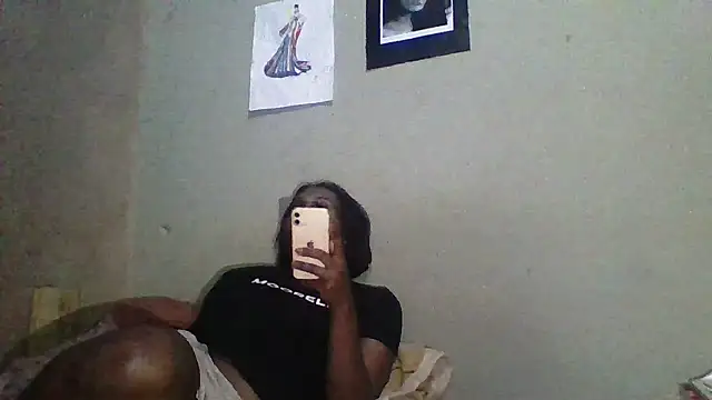 Snapshot of Moorella1 chatting on 09/17/25, 07:26 Moorella1 online show from 09/17/25, 07:26