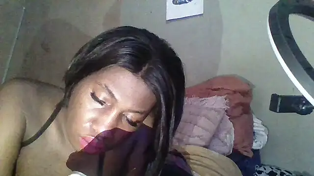 Snapshot of Moorella1 chatting on 09/22/25, 06:59 Moorella1 online show from 09/22/25, 06:59