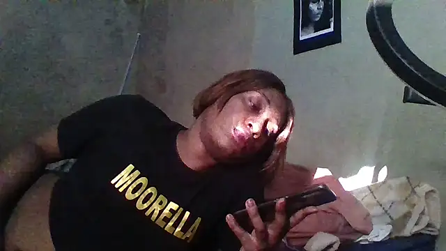 Snapshot of Moorella1 chatting on 10/05/25, 03:10 Moorella1 online show from 10/05/25, 03:10