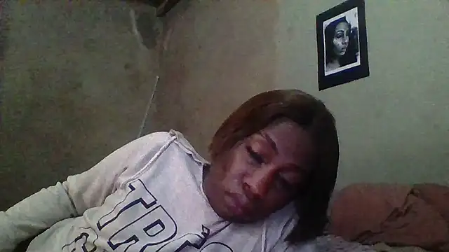 Snapshot of Moorella1 chatting on 10/06/25, 05:38 Moorella1 online show from 10/06/25, 05:38