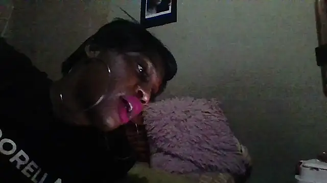 Snapshot of Moorella1 chatting on 10/08/25, 08:28 Moorella1 online show from 10/08/25, 08:28