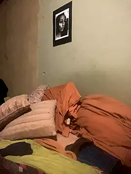 Snapshot of Moorella1 chatting on 11/12/25, 05:35 Moorella1 online show from 11/12/25, 05:35