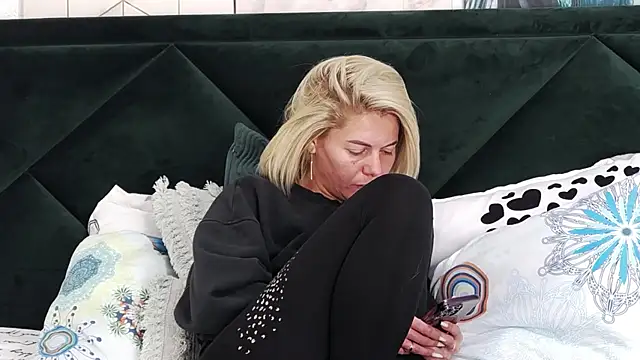 tanyagrey online show from 04/23/26, 05:41