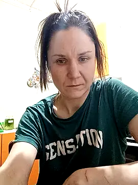 Holly Bette online show from 02/04/25, 04:48