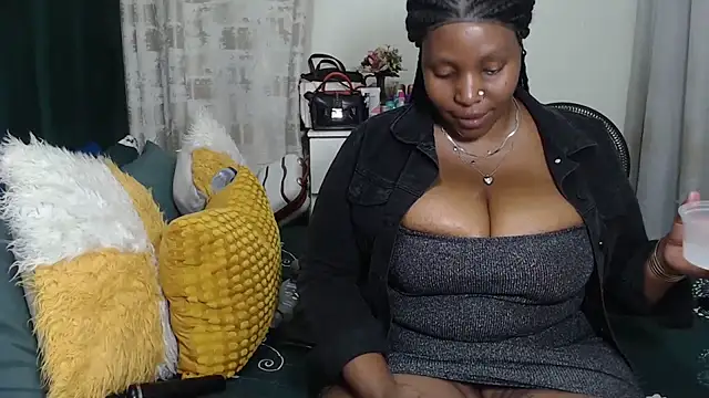 Snapshot of GaggingQueenxx chatting on 06/02/26, 04:20 GaggingQueenxx online show from 06/02/26, 04:20