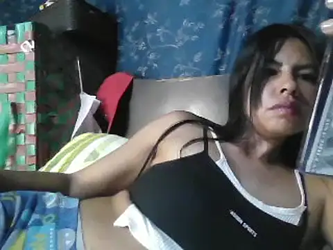Snapshot of Alanagracia chatting on 01/28/25, 05:14 Alanagracia online show from 01/28/25, 05:14