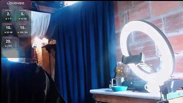 Alanagracia online show from 11/06/25, 01:23