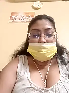 Snapshot of LAVERNIYA_ chatting on 01/17/25, 11:27 LAVERNIYA online show from 01/17/25, 11:27
