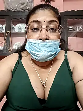 Snapshot of LAVERNIYA_ chatting on 02/12/25, 06:40 LAVERNIYA online show from 02/12/25, 06:40