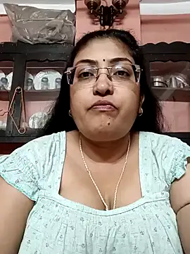 Snapshot of LAVERNIYA_ chatting on 02/13/25, 12:11 LAVERNIYA online show from 02/13/25, 12:11