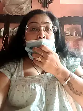Snapshot of LAVERNIYA_ chatting on 02/14/25, 05:30 LAVERNIYA online show from 02/14/25, 05:30