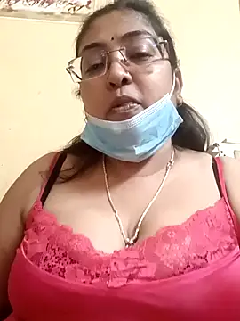 Snapshot of LAVERNIYA_ chatting on 02/15/25, 02:33 LAVERNIYA online show from 02/15/25, 02:33