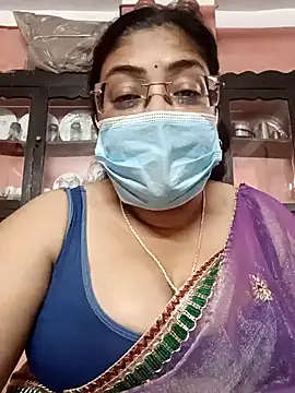 Snapshot of LAVERNIYA_ chatting on 03/01/25, 10:34 LAVERNIYA online show from 03/01/25, 10:34