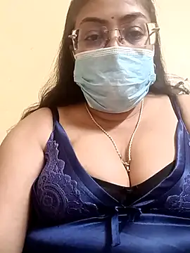 Snapshot of LAVERNIYA_ chatting on 03/06/25, 07:10 LAVERNIYA online show from 03/06/25, 07:10