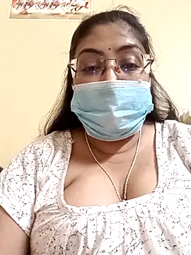 Snapshot of LAVERNIYA_ chatting on 03/07/25, 01:18 LAVERNIYA online show from 03/07/25, 01:18