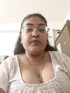 Snapshot of LAVERNIYA_ chatting on 09/09/25, 12:37 LAVERNIYA online show from 09/09/25, 12:37
